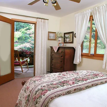 Chalet Inn Bed & Breakfast